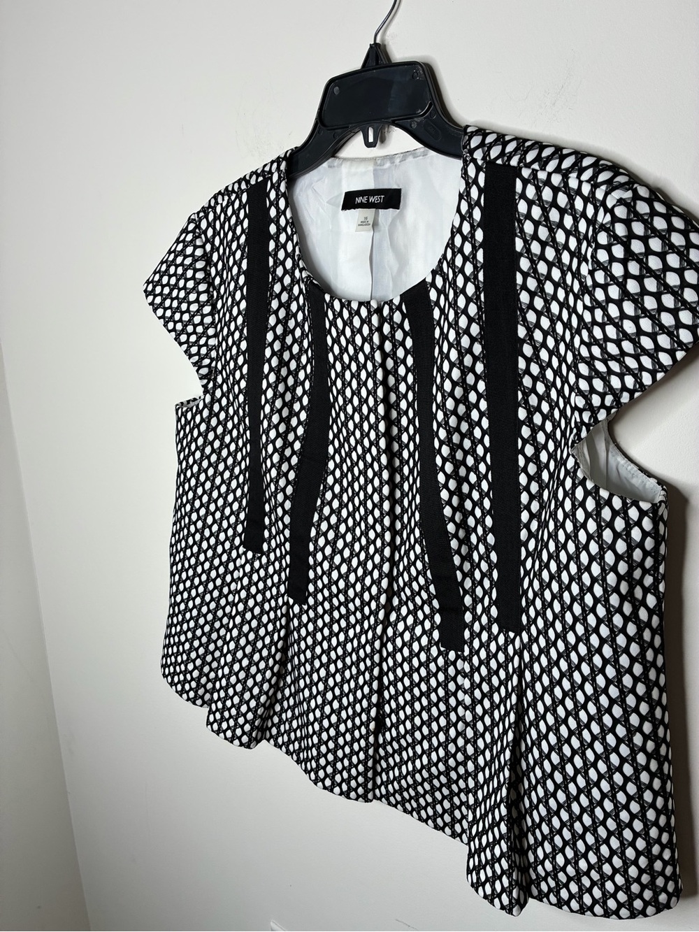 Nine West Black and White Patterned Cap-Sleeve Blouse
